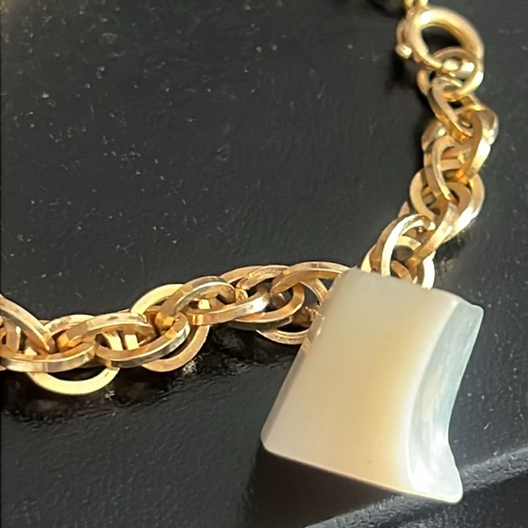 Gold Bracelet with Mother of Pearl Charm - Picture 4 of 8